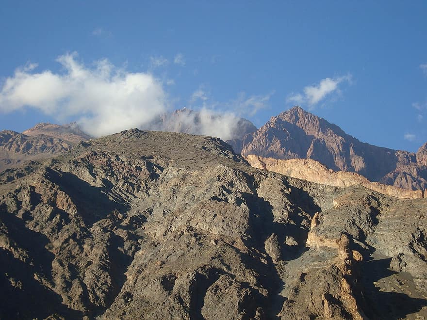 La Cordillera De Los Andes. Los Andes, Recorren El Oeste De Sudamérica